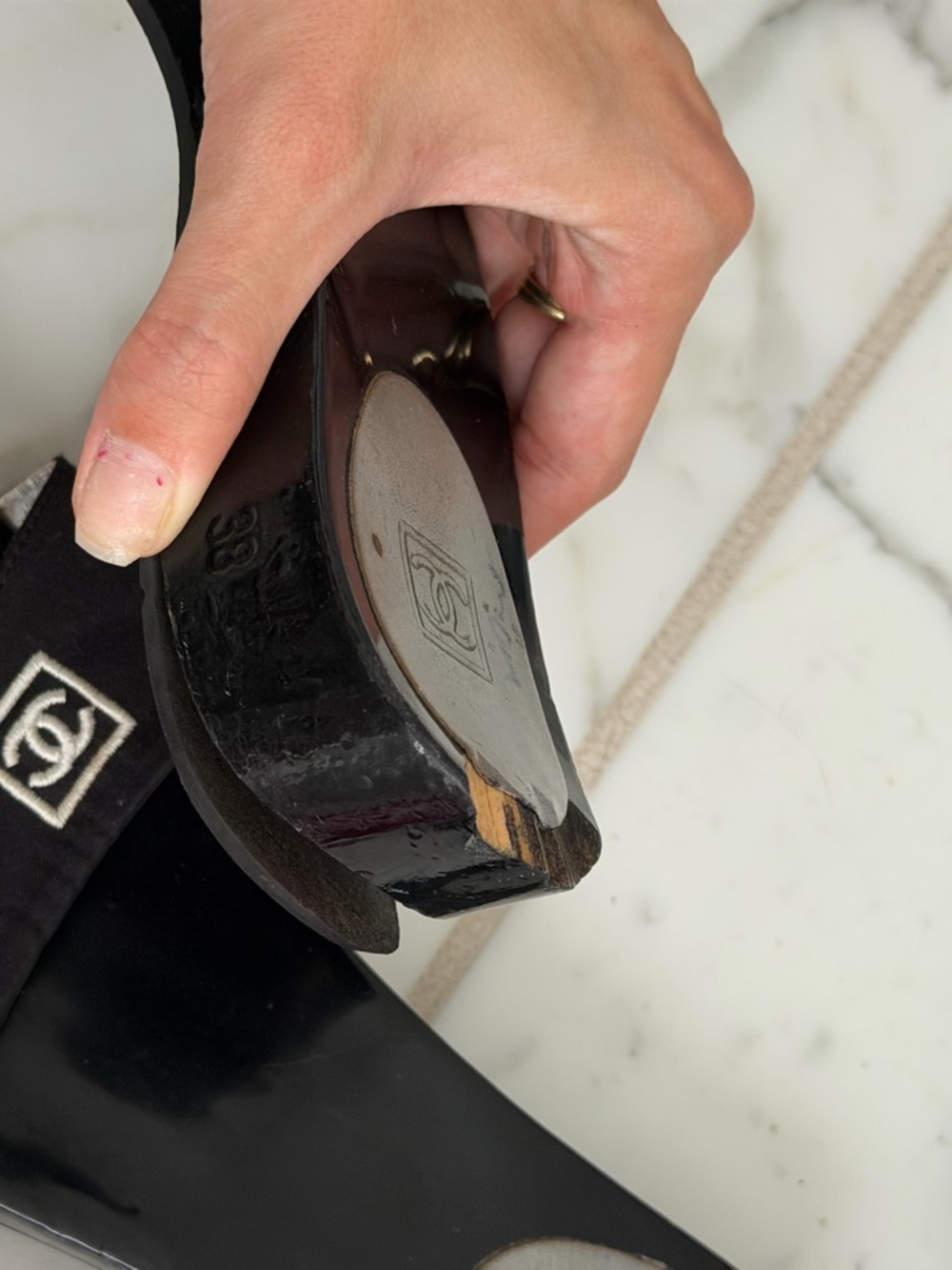 CHANEL Black and Hot Pink Women's Slide & Mule Collection - Picture 4 of 7